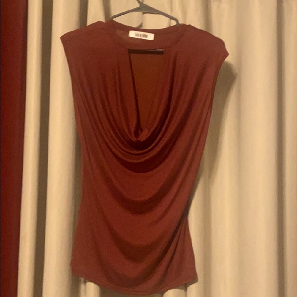 Lulu e bebe sleeveless shirt